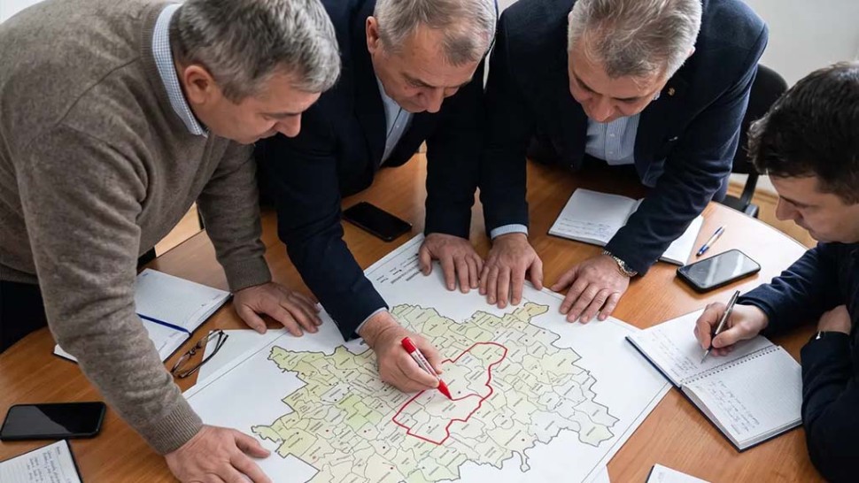Localitățile sub 1.500 de locuitori vor fi comasate. Măsura este voluntară apoi devine obligatorie