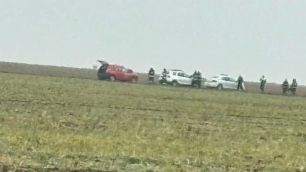 Resturi de dronă descoperite pe un câmp din judeţul Buzău. Primarul nu știe când ar fi căzut Noi auzim mereu bubuituri și zgomote de avioane