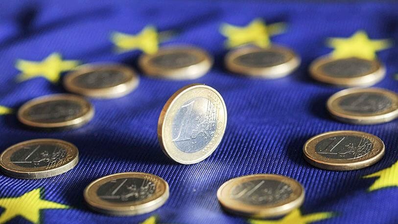 Record în cursul valutar. Euro a depășit valoarea de 535 de lei