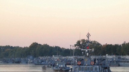 Bubuituri puternice în Brăila Flotila Fluvială verificări la instalaţiile artileristice de calibrul 100 mm de la bordul navelor din Portul Militar Brăila