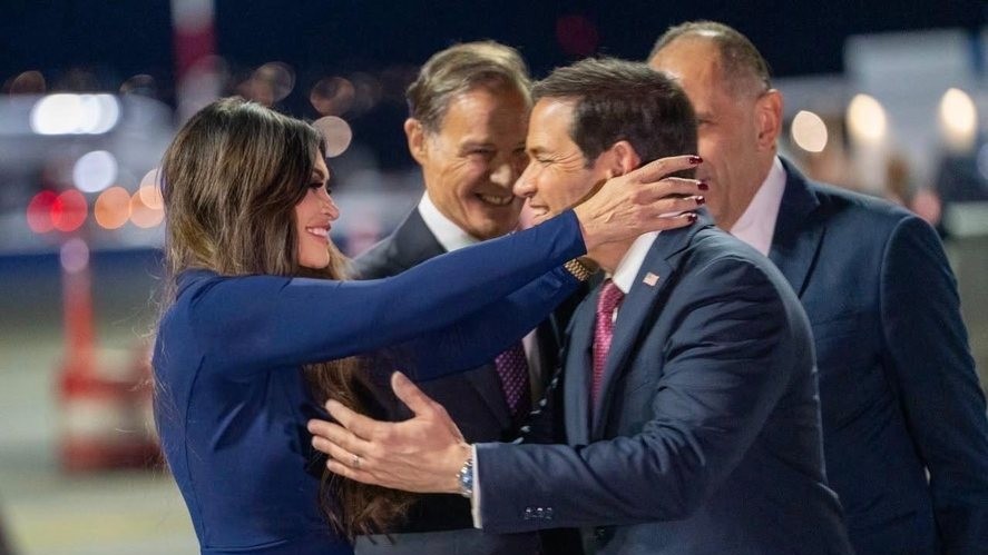 Ambasadoarea Kimberly Guilfoyle anchetată de organismul de control al Departamentului de Stat după acuzațiile că ar fi cerut 100.000 de dolari unui donator al lui Trumpkimb
