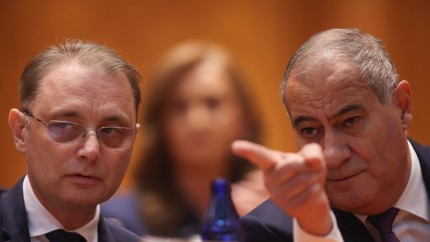 Update Guvernul Luca Niculescu ar fi trecut cu aproximativ 270 de voturi potrivit estimărilor. Rezultatul oficial anunțat în curând Live Video