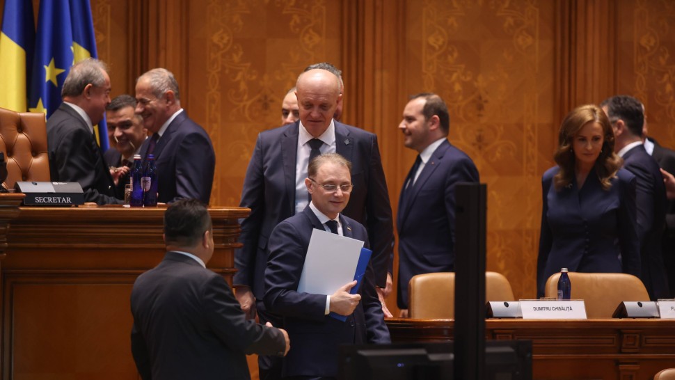 Breaking News România are un nou Guvern Executivul Luca Niculescu învestit de plenul Parlamentului cu 280 de voturi pentru. Luca Niculescuchiar din această seară vom organiza prima şedinţă de guvern