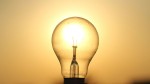 Capcana din contractele la energie electrică. Furnizorii pot modifica prețul fix