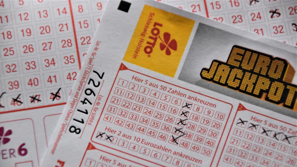 Un câștigător la loto a ajuns în instanță pentru că a refuzat să-i dea unui prieten 100.000 de euro. Ce au hotărât judecătorii