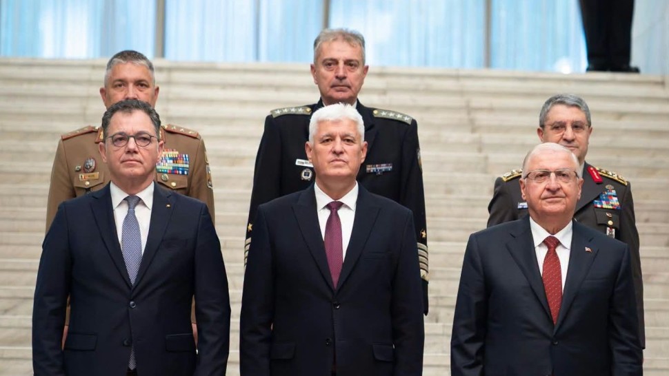 Radu Oprea ministrul Apărării a trimis Corpul de Control la Direcția Generală pentru Armamente privind verificarea contractelor SAFE Toate deciziile s-au luat la Cancelaria prim-ministrului