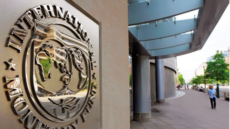 Datoria publică mondială se apropie de 100 din PIB. Avertisment de la FMI