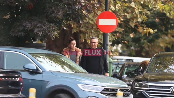 Victor Ponta și iubita, tandrețe în public
