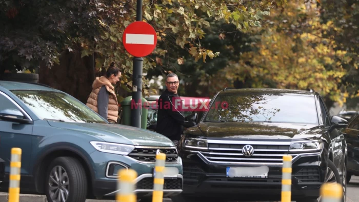 Victor Ponta și iubita, tandrețe în public